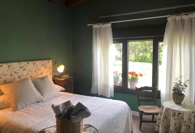 هتل Hostal Arostegui