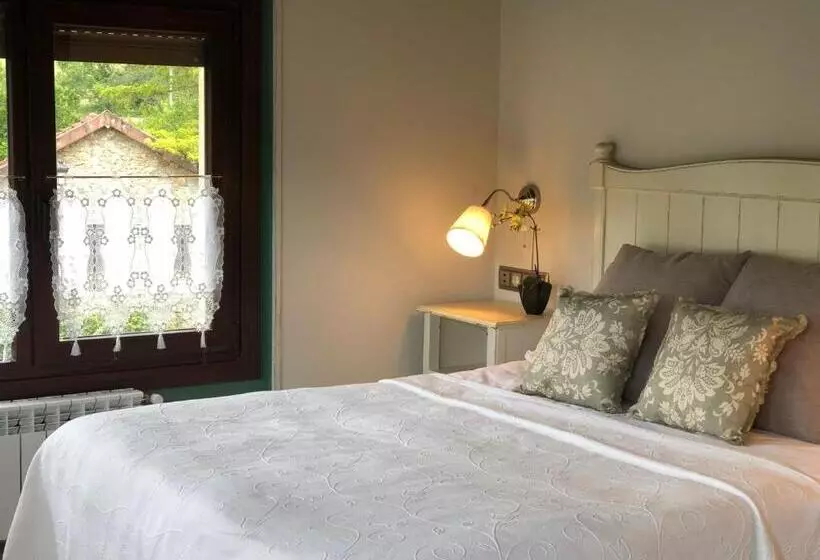 هتل Hostal Arostegui