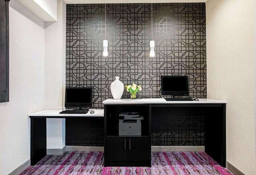 فندق La Quinta By Wyndham Kearney