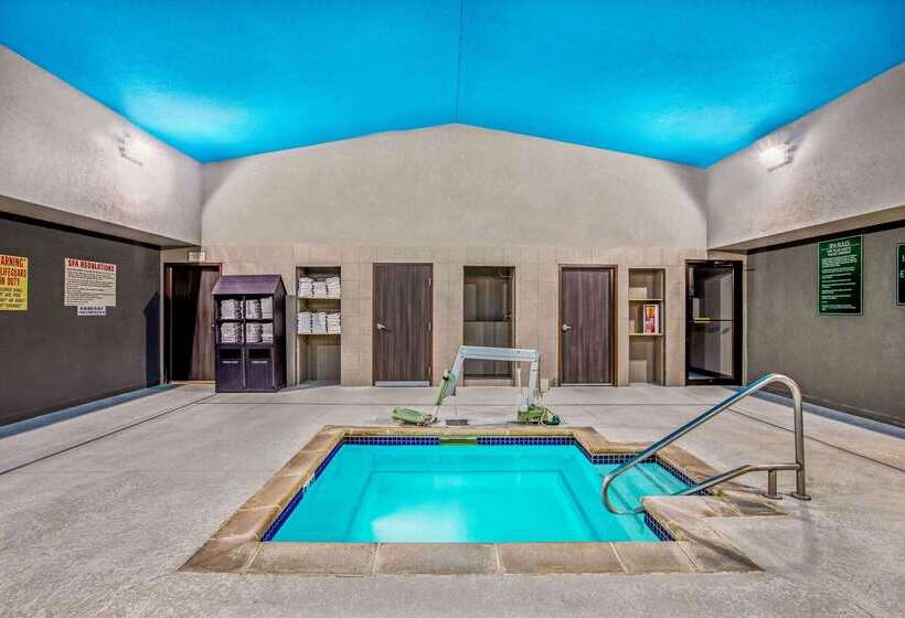 فندق La Quinta By Wyndham Kearney