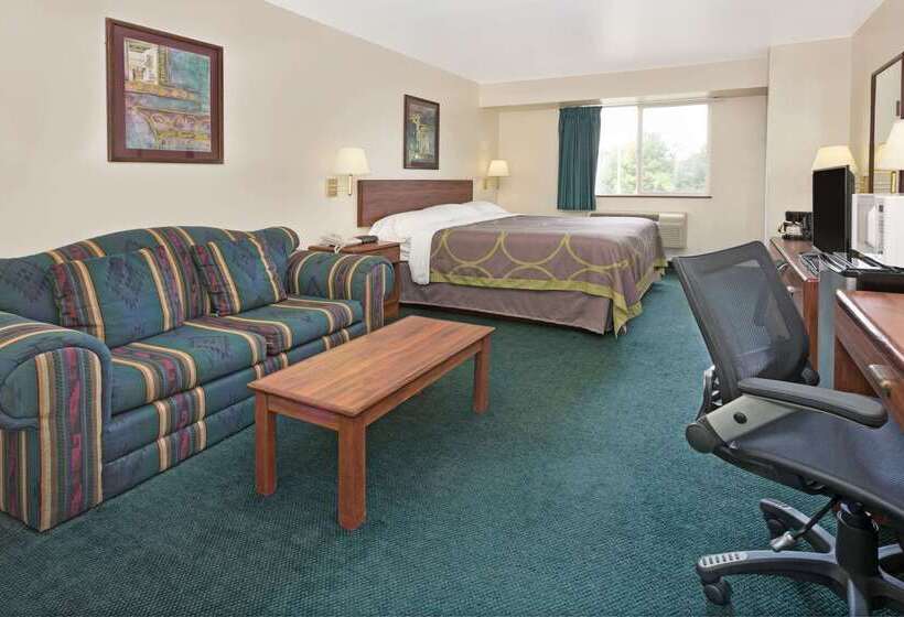 هتل Super 8 By Wyndham Windsor