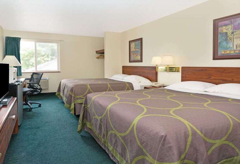 هتل Super 8 By Wyndham Windsor