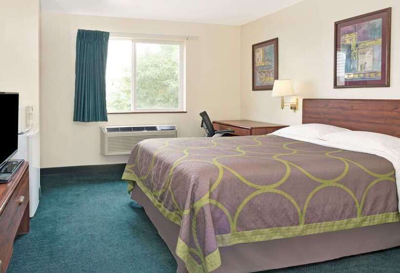 هتل Super 8 By Wyndham Windsor