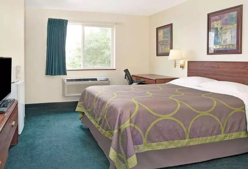 בית מלון כפרי Super 8 By Wyndham Windsor