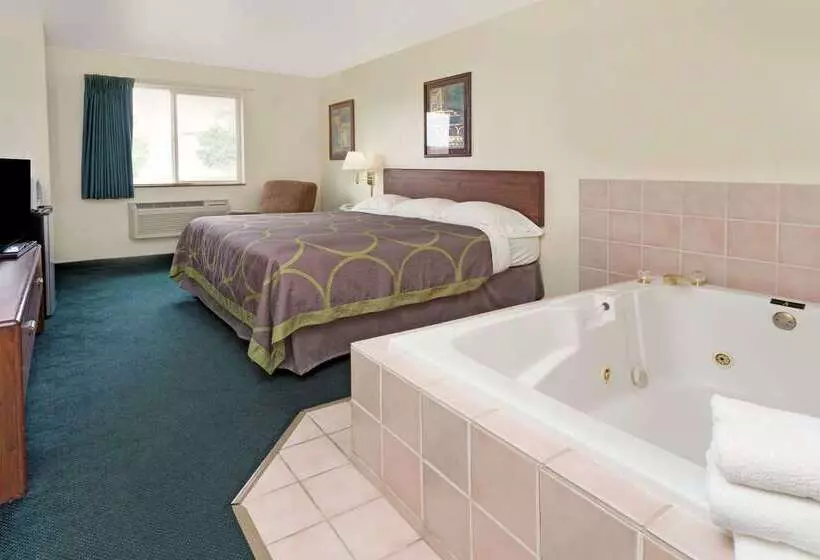 בית מלון כפרי Super 8 By Wyndham Windsor