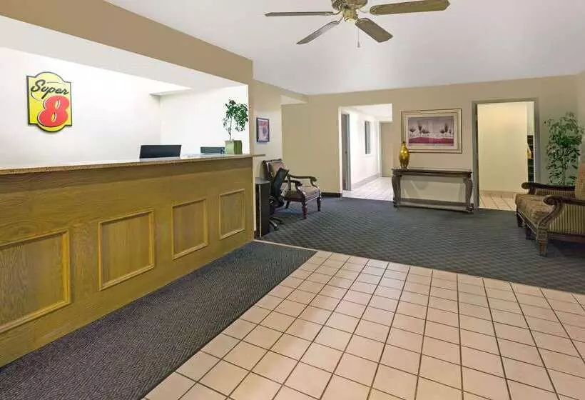 בית מלון כפרי Super 8 By Wyndham Windsor