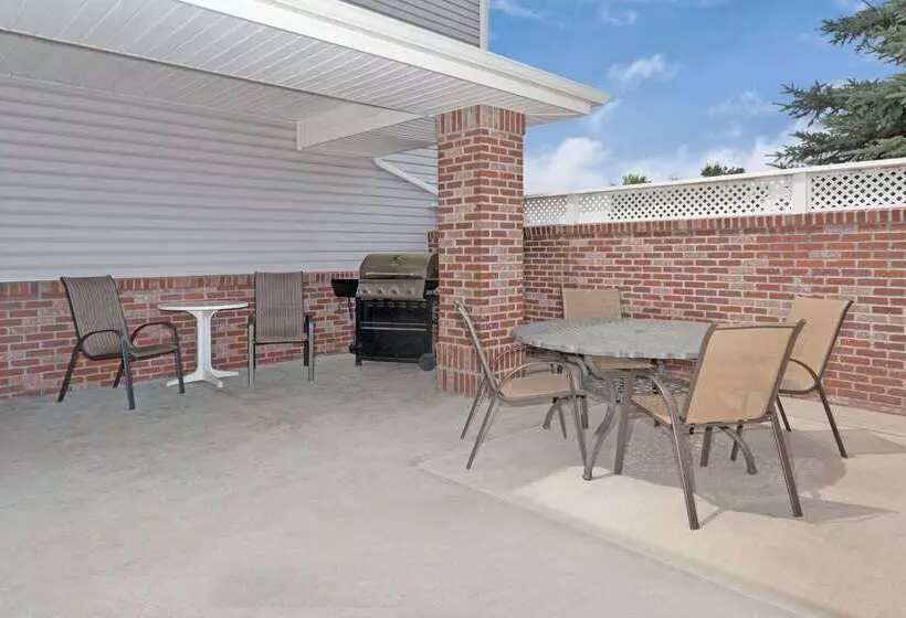 בית מלון כפרי Super 8 By Wyndham Windsor