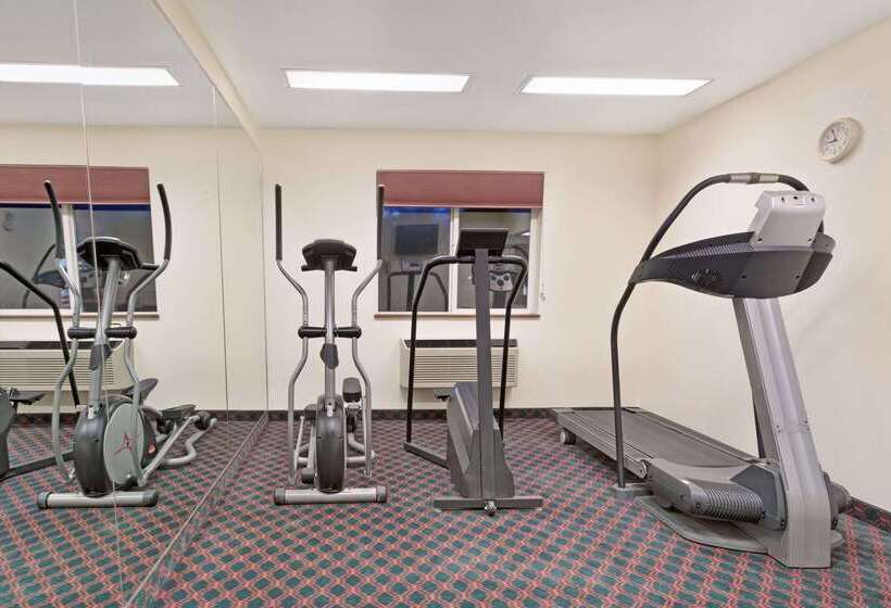 هتل Super 8 By Wyndham Windsor