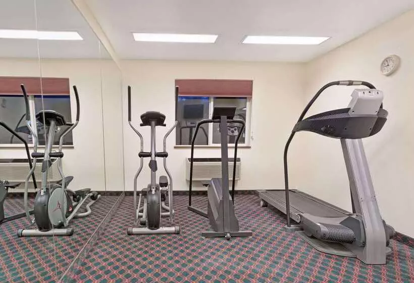 בית מלון כפרי Super 8 By Wyndham Windsor