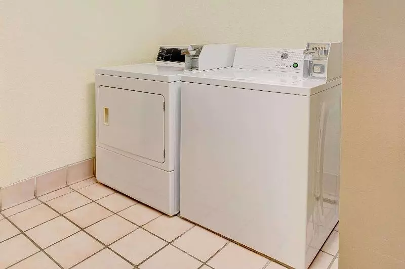 בית מלון כפרי Super 8 By Wyndham Windsor