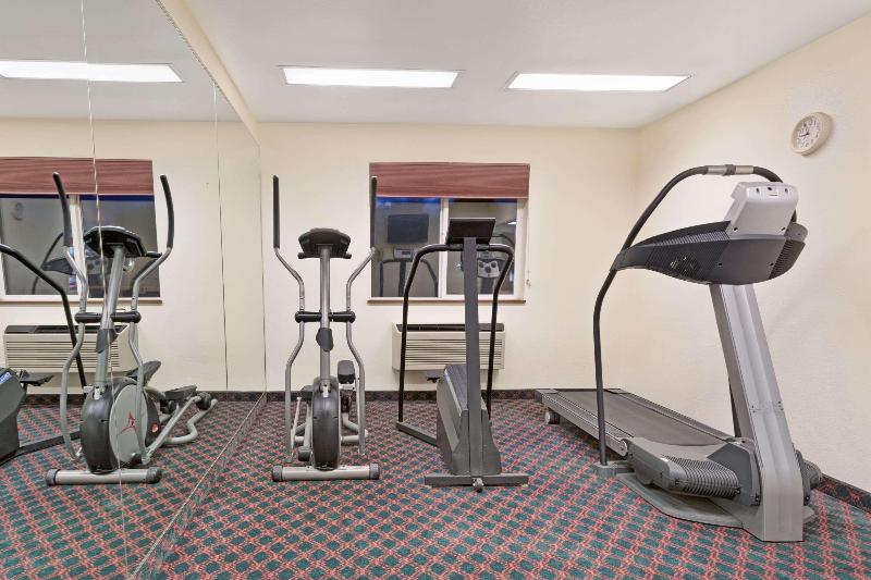 هتل Super 8 By Wyndham Windsor