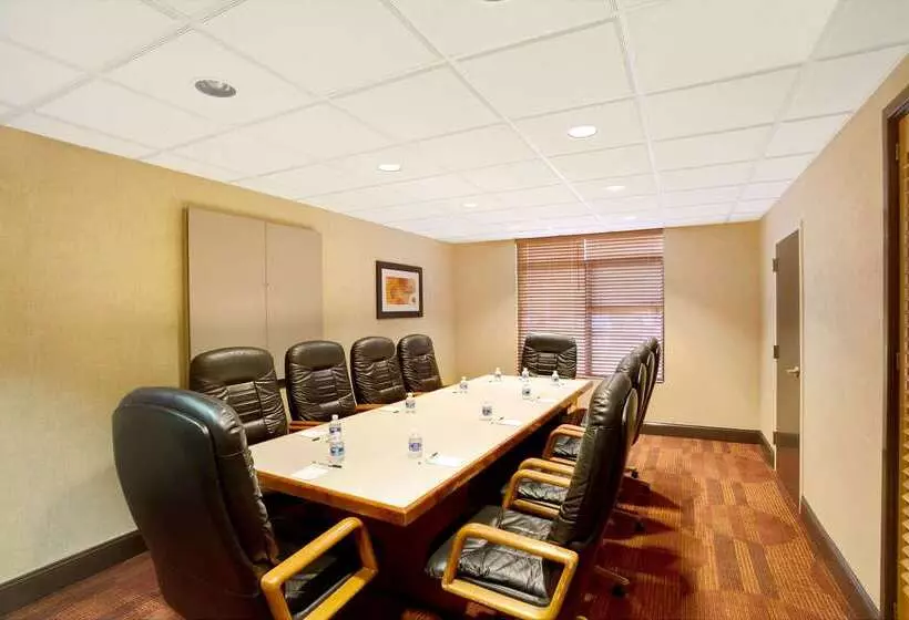 בית מלון כפרי Wingate By Wyndham Raleigh Durham / Airport