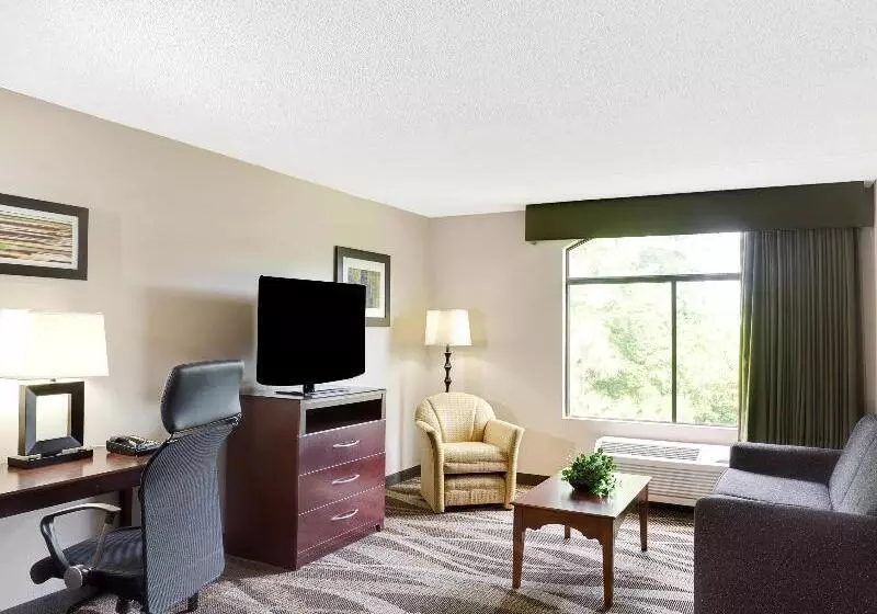 בית מלון כפרי Wingate By Wyndham Raleigh Durham / Airport