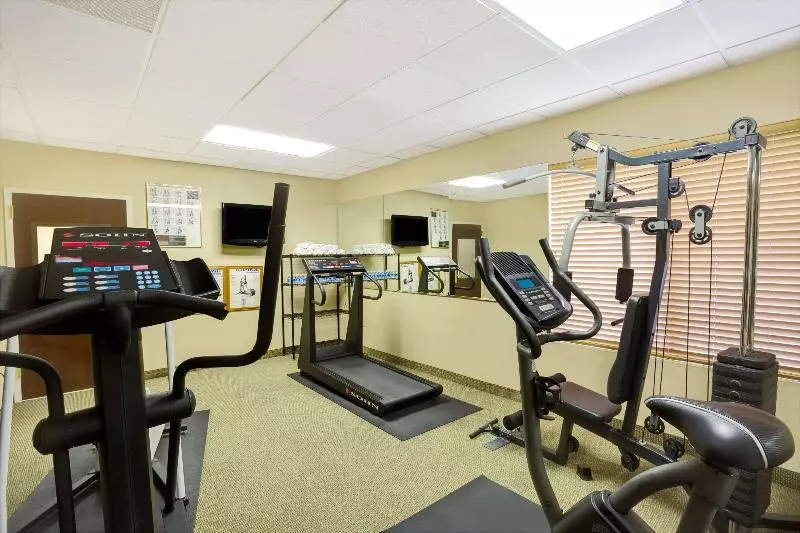 בית מלון כפרי Wingate By Wyndham Raleigh Durham / Airport