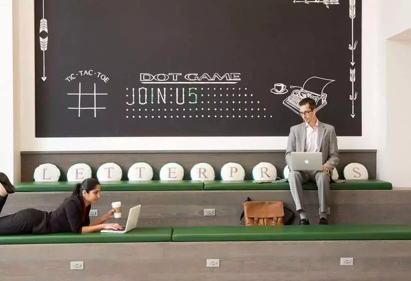 Курорт Hilton Orlando Buena Vista Palace   Disney Springs® Area