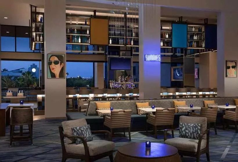 Курорт Hilton Orlando Buena Vista Palace   Disney Springs® Area