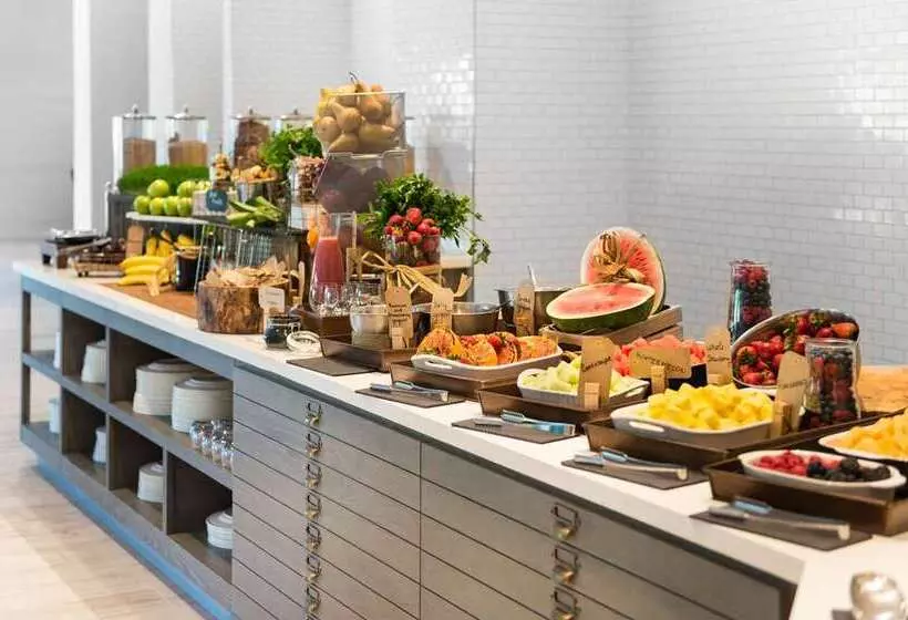 Курорт Hilton Orlando Buena Vista Palace   Disney Springs® Area