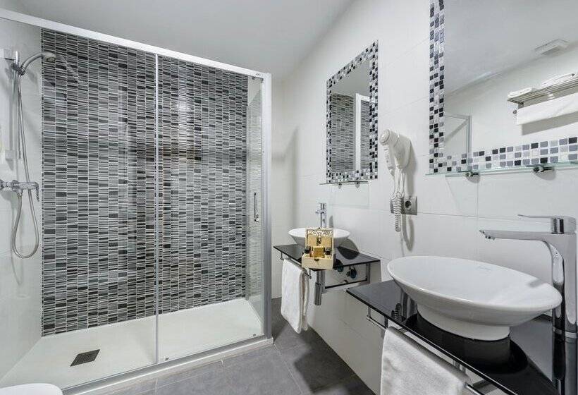 簡易ホテル Vibra Lei Ibiza - Adults Only