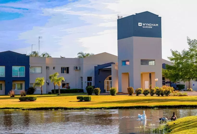 Hotel Wyndham Garden Campana