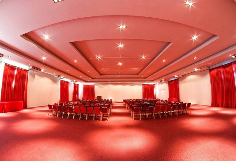 Отель Wyndham Garden Campana