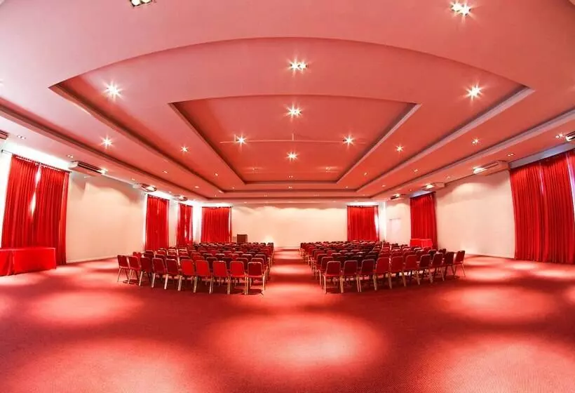 Hotel Wyndham Garden Campana