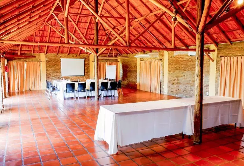 Hotel Wyndham Garden Campana