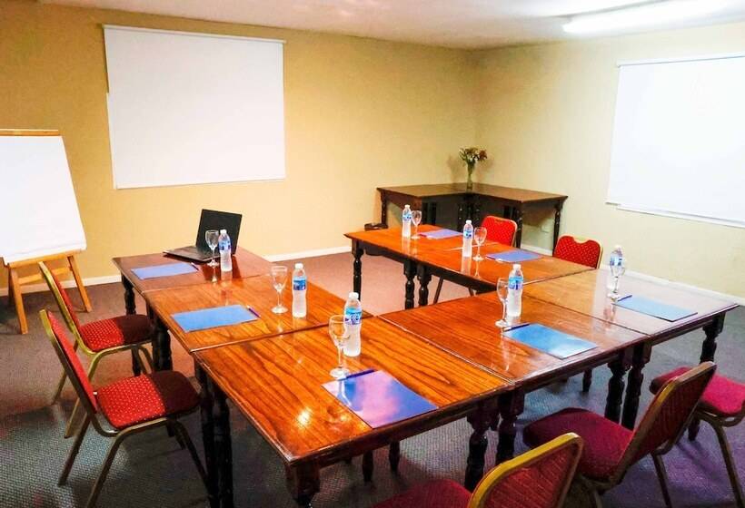 Отель Wyndham Garden Campana