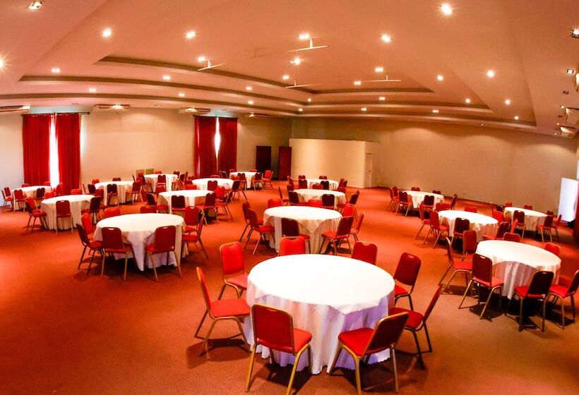 Отель Wyndham Garden Campana