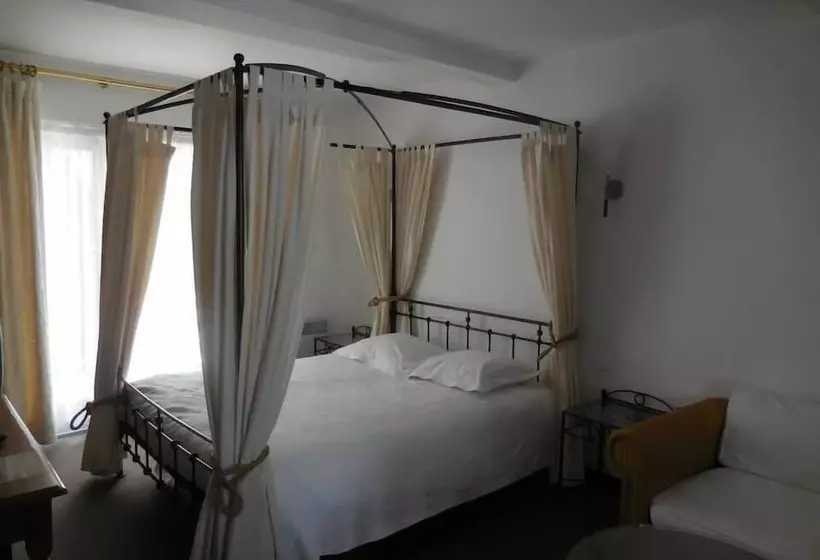 هتل Hôtel Jean De Bruges