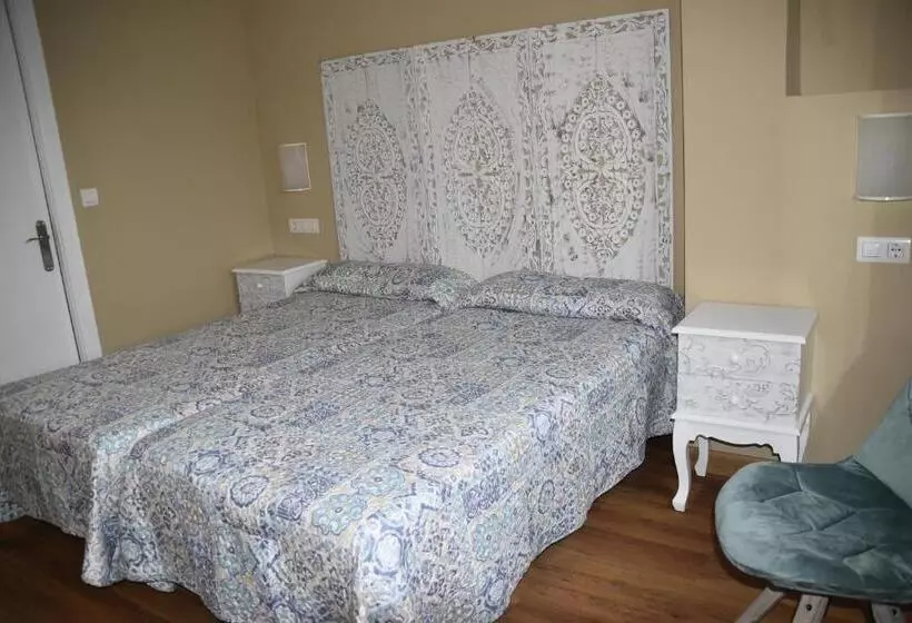 هتل Los Acebos Cangas