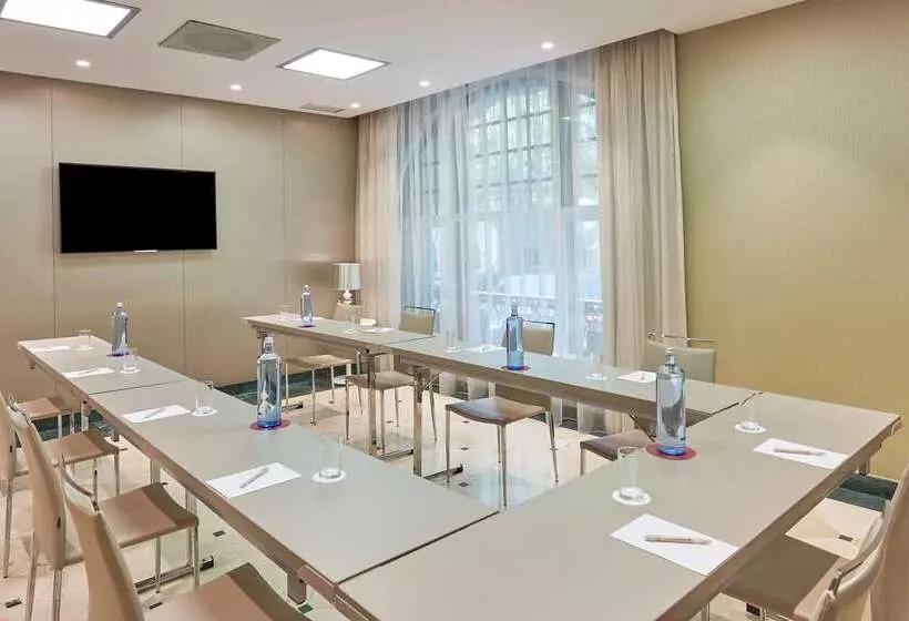 هتل NH Collection Madrid Abascal