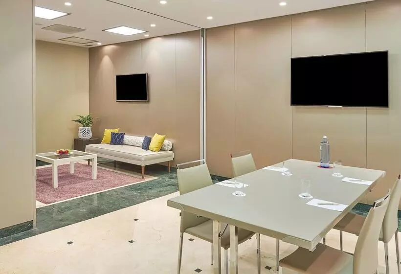 هتل NH Collection Madrid Abascal