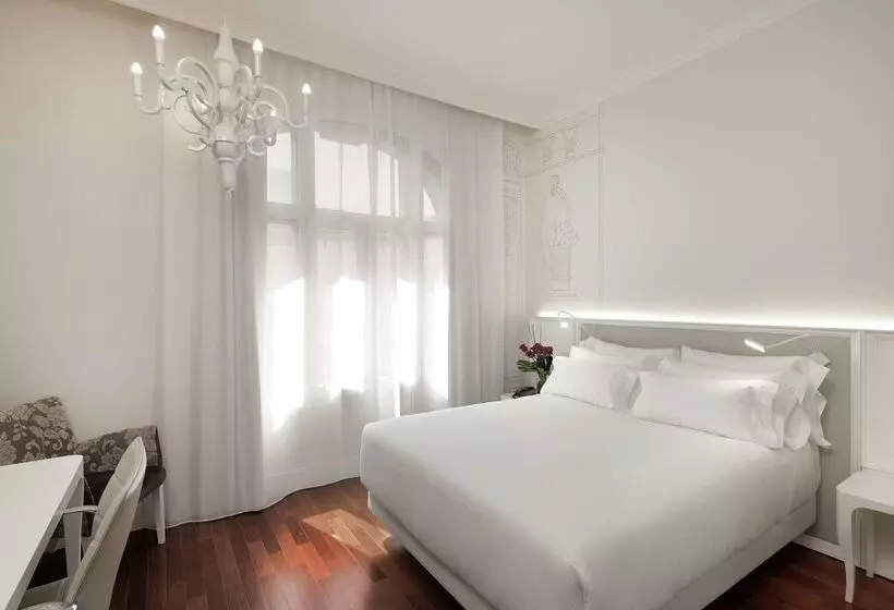 هتل NH Collection Madrid Abascal
