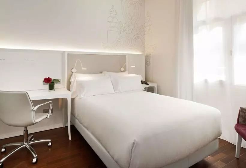 هتل NH Collection Madrid Abascal