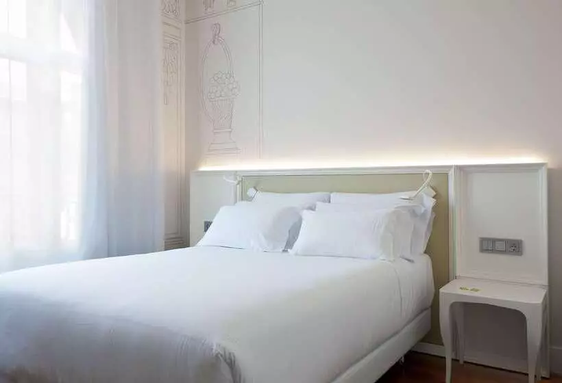 هتل NH Collection Madrid Abascal