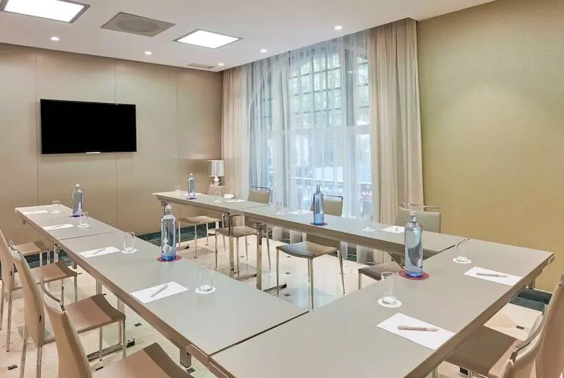 هتل NH Collection Madrid Abascal