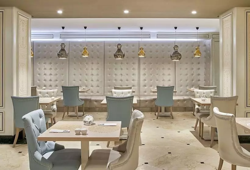 هتل NH Collection Madrid Abascal