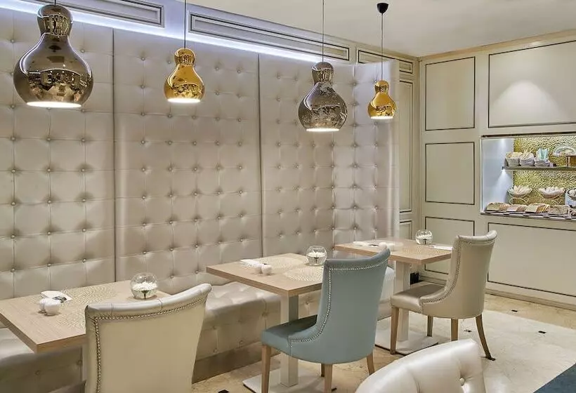 هتل NH Collection Madrid Abascal