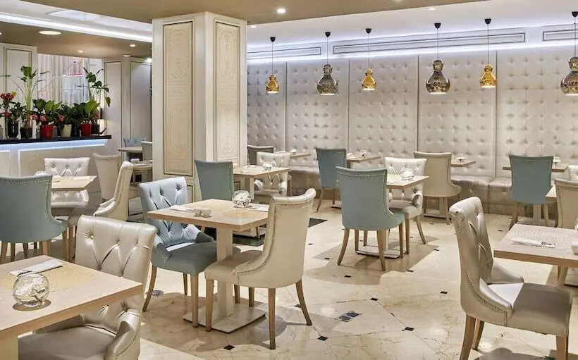 هتل NH Collection Madrid Abascal