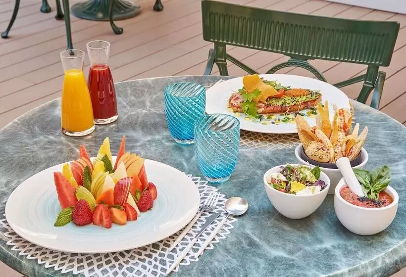 هتل NH Collection Madrid Abascal