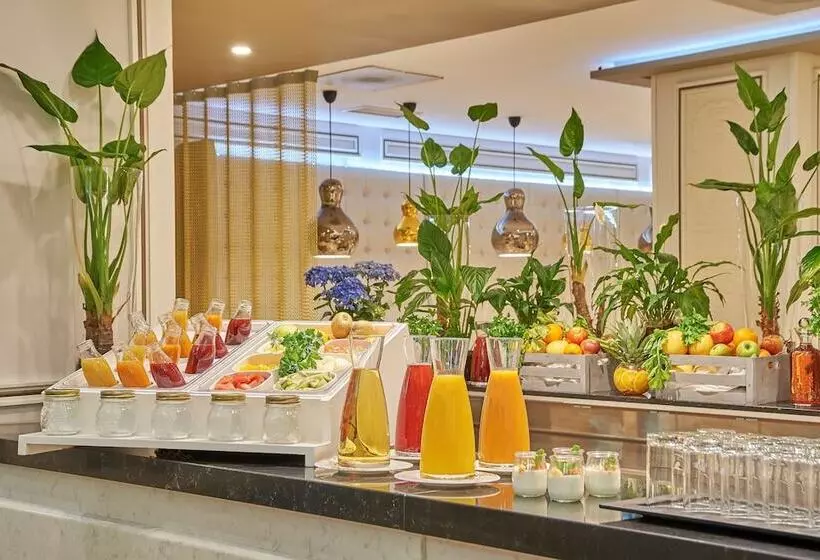 هتل NH Collection Madrid Abascal