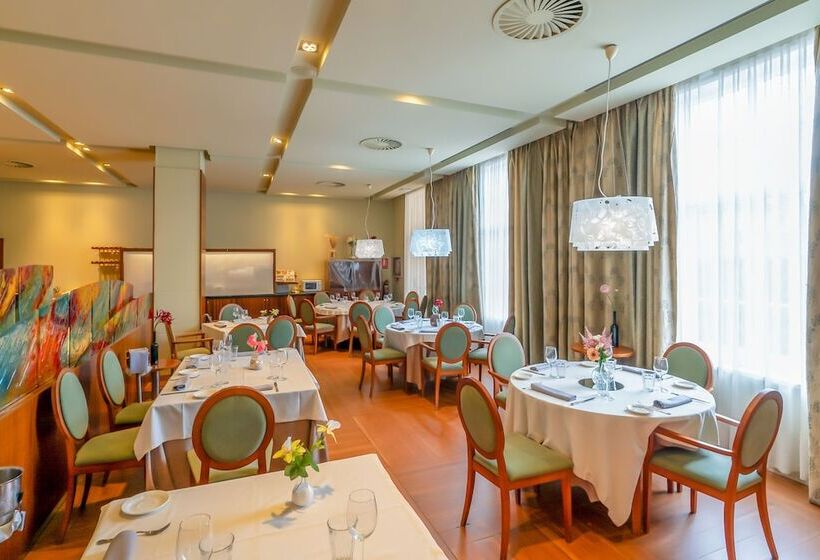 هتل Ponferrada Plaza