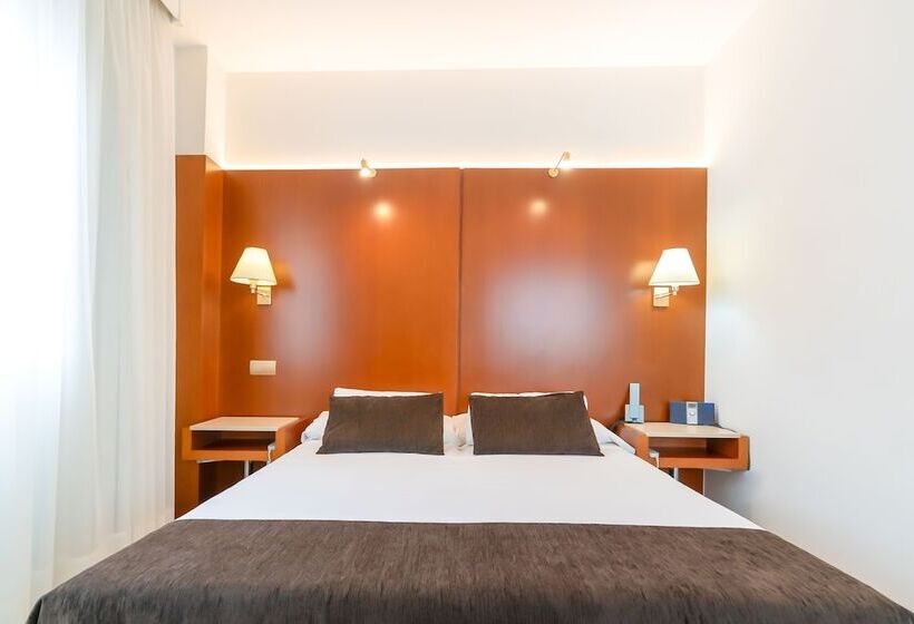 هتل Ponferrada Plaza