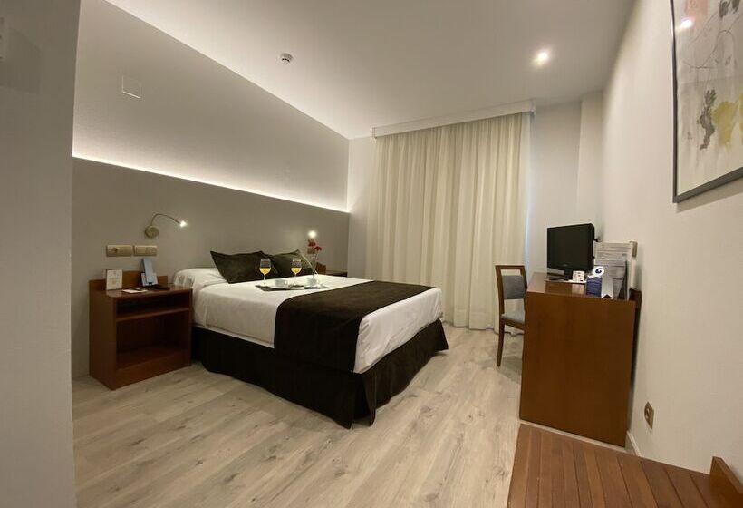 هتل Ponferrada Plaza