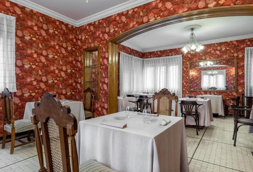 فندق ريفى Hontoria