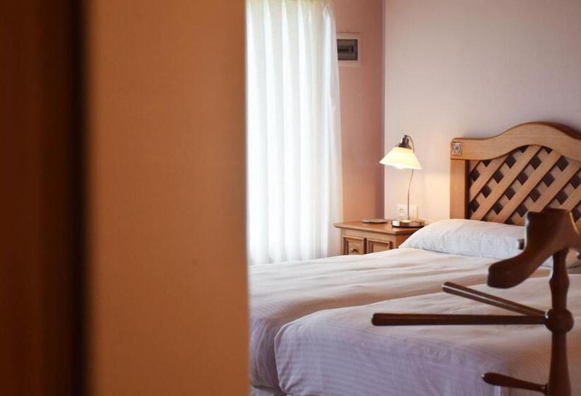 فندق ريفى Hontoria