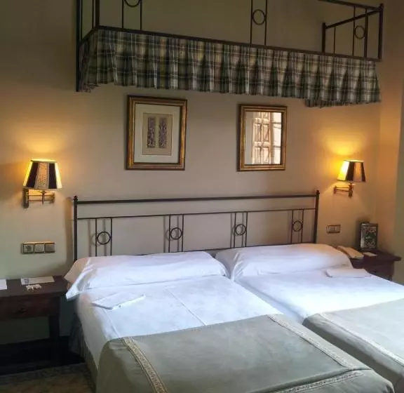 Parador De Santillana Gil Blas