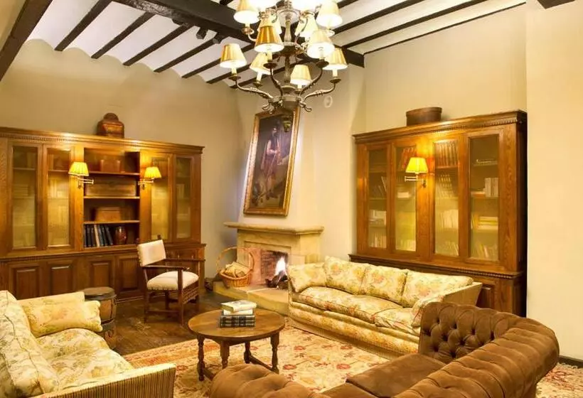 Parador De Santillana Gil Blas