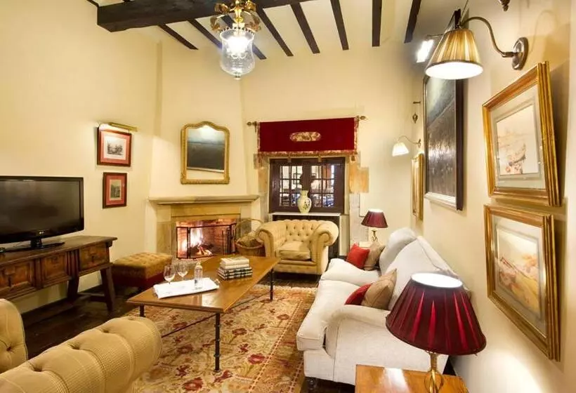 Parador De Santillana Gil Blas