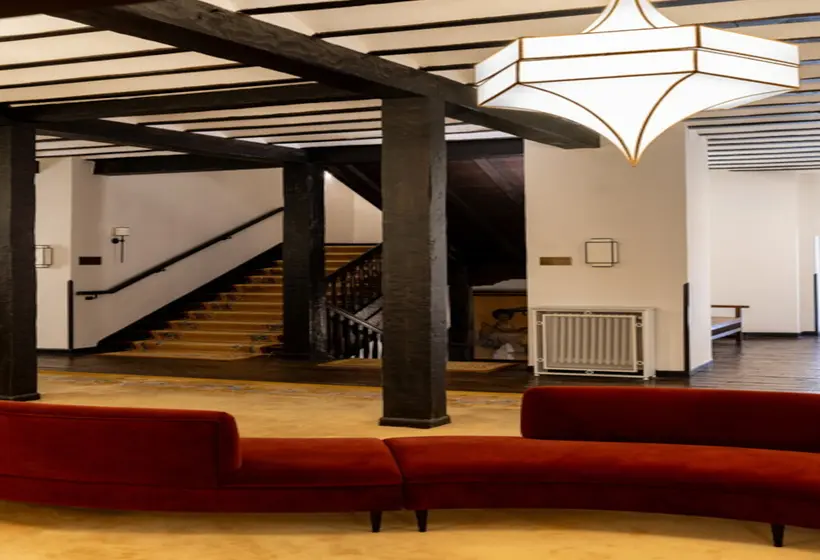 Parador De Santillana Gil Blas